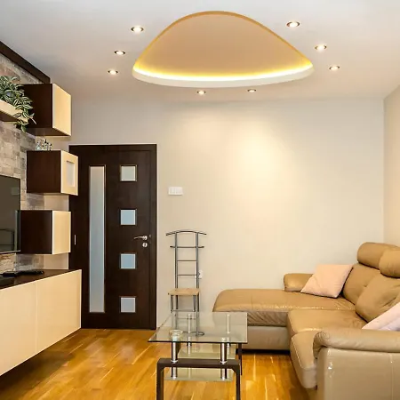 Apartment Spacious 2br Steps From Center By Flat Manаger Warna