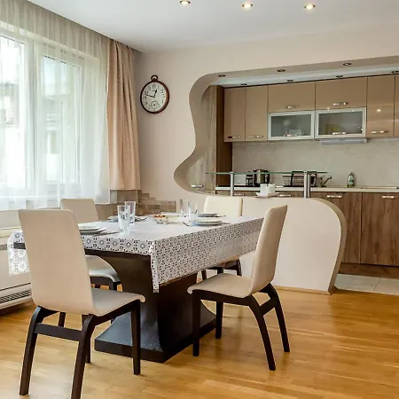 Apartment Spacious 2br Steps From Center By Flat Manаger