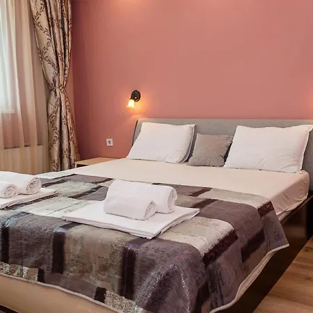 Apartment Spacious 2br Steps From Center By Flat Manаger Warna