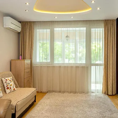 Apartment Spacious 2br Steps From Center By Flat Manаger