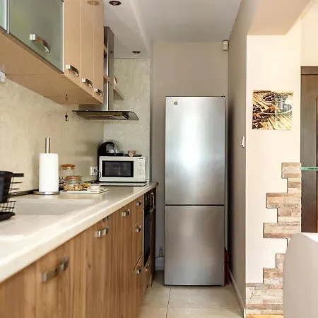 Apartment Spacious 2br Steps From Center By Flat Manаger *