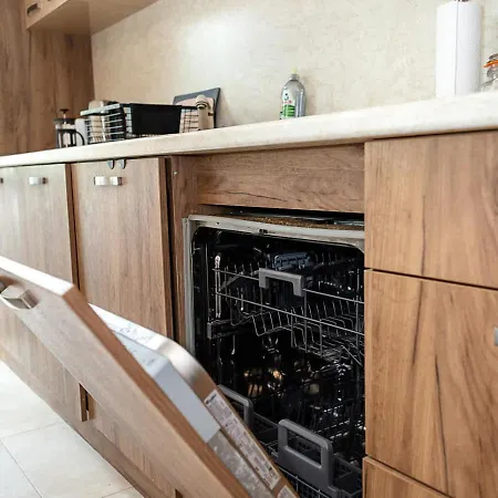 Spacious 2br Steps From Center By Flat Manаger Apartment *
