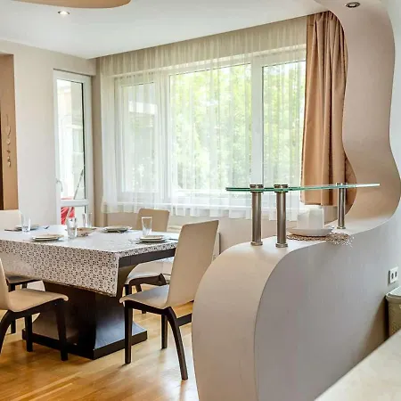 Apartment Spacious 2br Steps From Center By Flat Manаger Warna