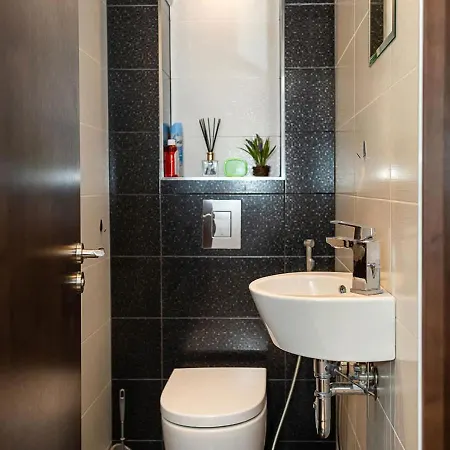 Apartment Spacious 2br Steps From Center By Flat Manаger