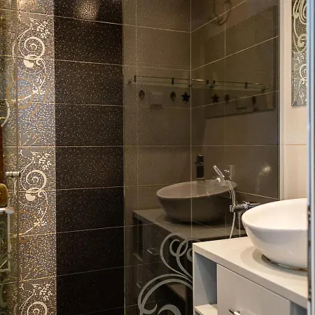 Spacious 2br Steps From Center By Flat Manаger Apartment