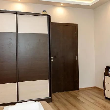 Apartment Spacious 2br Steps From Center By Flat Manаger *