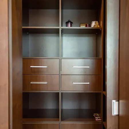 Spacious 2br Steps From Center By Flat Manаger Apartment *
