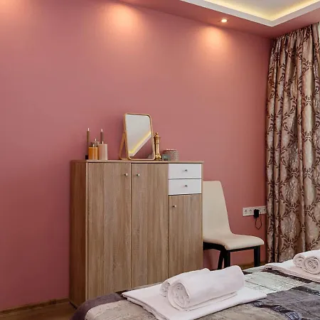 Spacious 2br Steps From Center By Flat Manаger Apartment