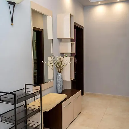 Spacious 2br Steps From Center By Flat Manаger * Warna