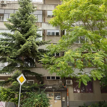 Spacious 2br Steps From Center By Flat Manаger